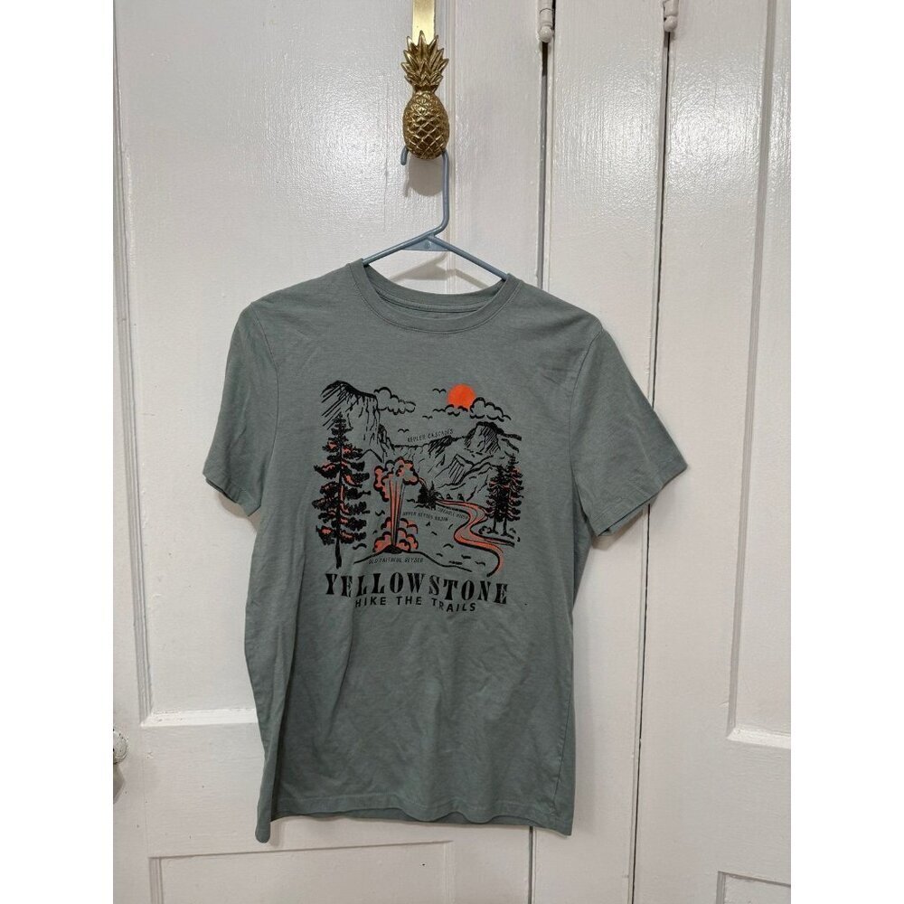 Goodfellow and company size small Yellowstone T-shirt